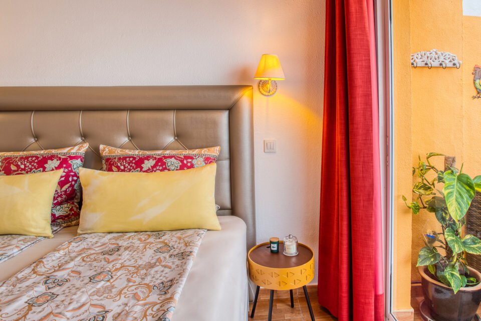 Apartamentos Monseñor, Playa del Cura - bedroom cosy balcony close up
