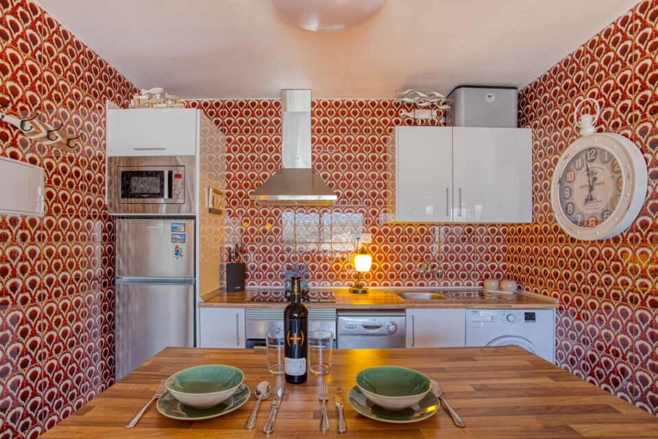 Apartamentos Monseñor, Playa del Cura kitchen table