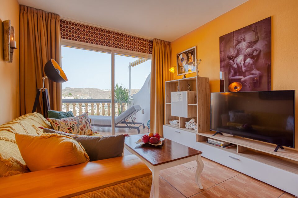 Apartamentos Monseñor, Playa del Cura lounge with view on the tv