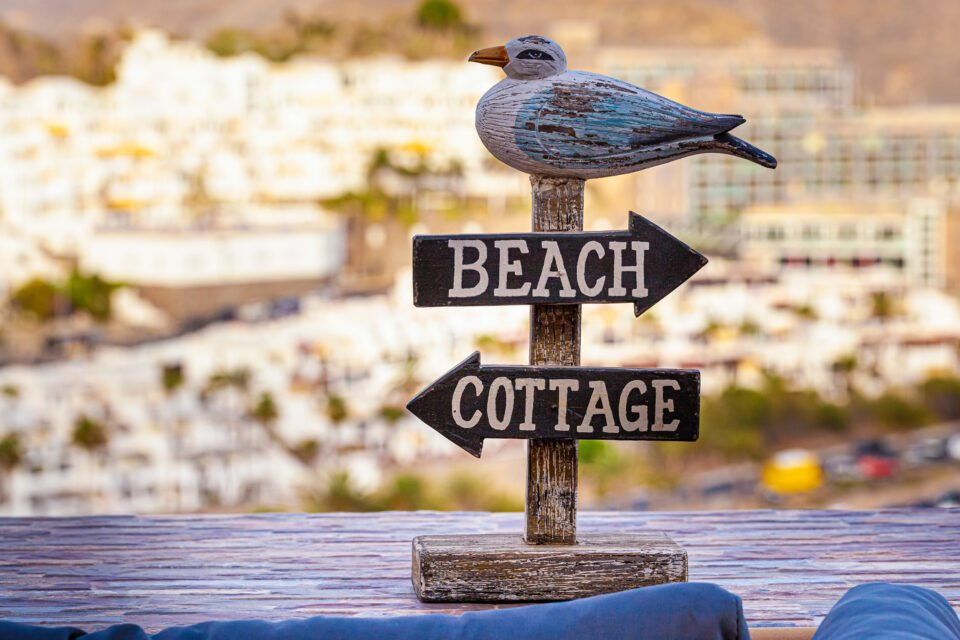 Apartamentos Monseñor, Playa del Cura - close up sign